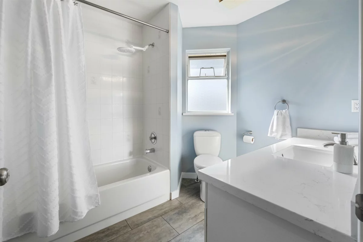 Walk-In Closet Photo of 20326 92a Avenue Avenue, Langley, BC