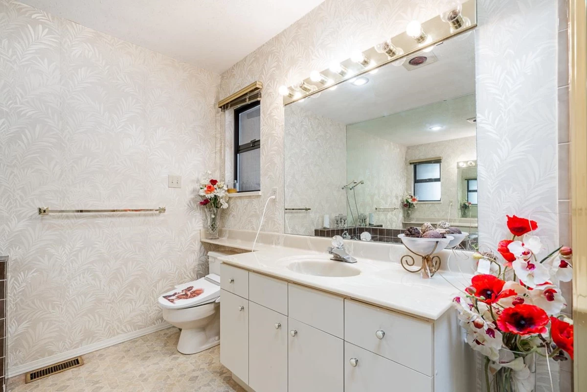Laundry Room Photo of 2940 Dresden Way, North Vancouver, BC