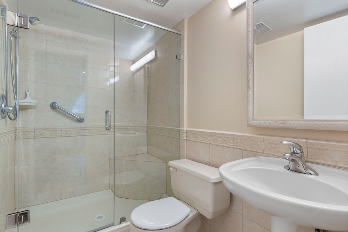 Basement Recreation Room Photo of 5427 Cliffridge Avenue, North Vancouver, BC