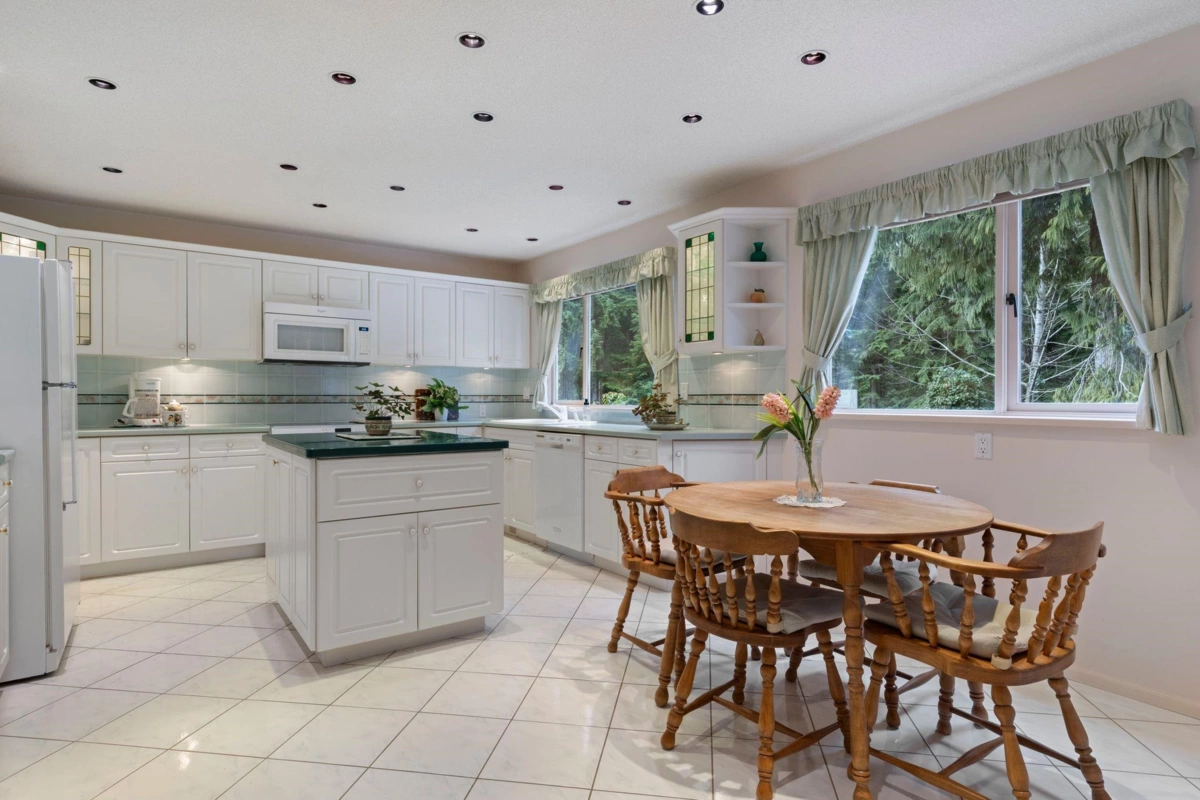 Kitchen Photo of 5427 Cliffridge Avenue, North Vancouver, BC