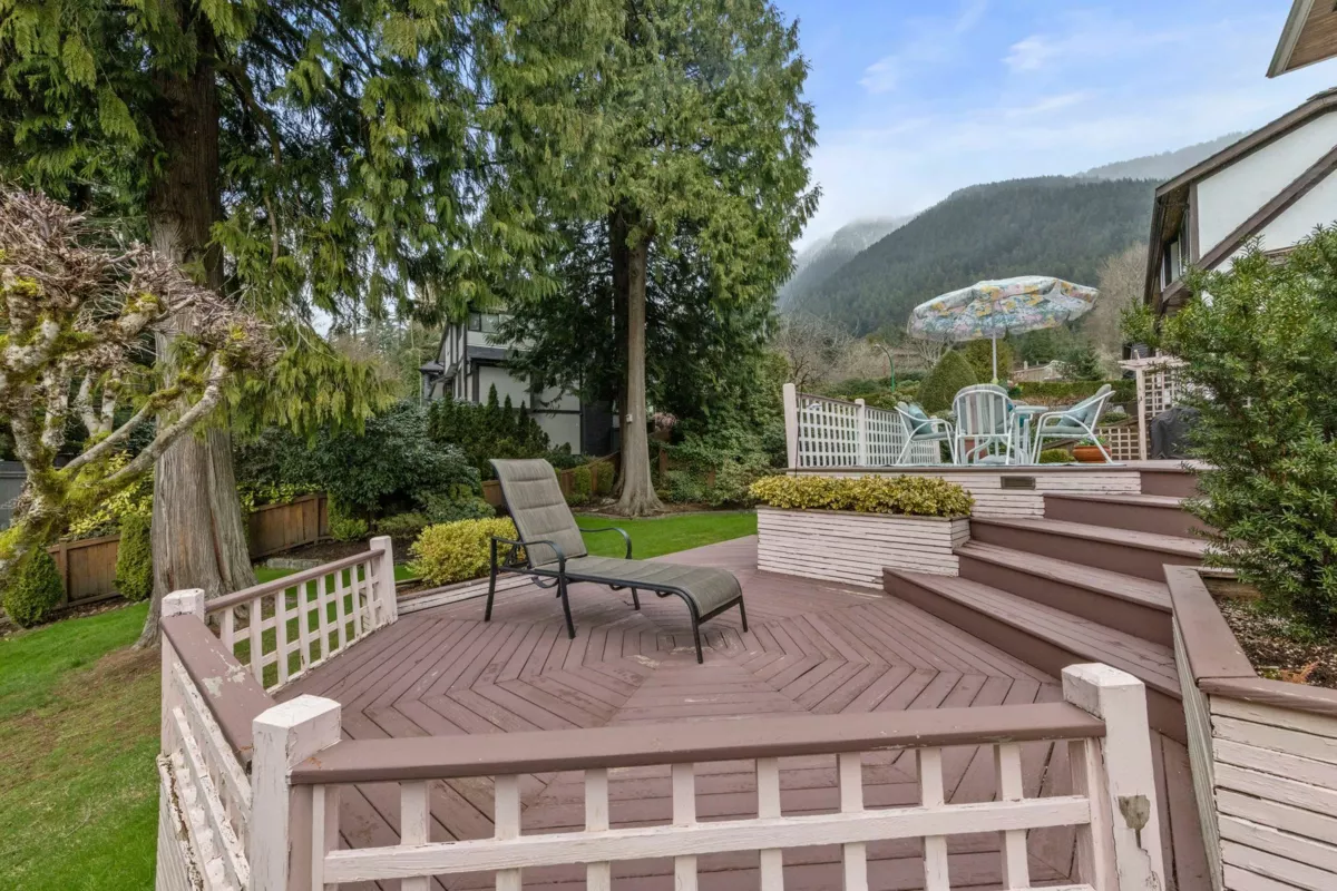 Mudroom Photo of 5427 Cliffridge Avenue, North Vancouver, BC