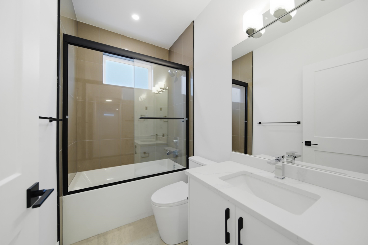 Entry Foyer Photo of 32738 Carter Avenue, Mission, BC