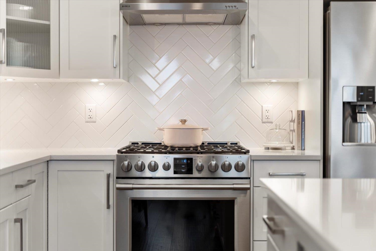 Breakfast Nook Photo of 11 4295 Old Clayburn Road, Abbotsford, BC