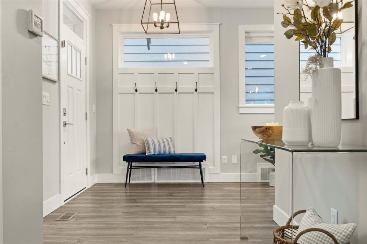 Dining Area Photo of 11 4295 Old Clayburn Road, Abbotsford, BC
