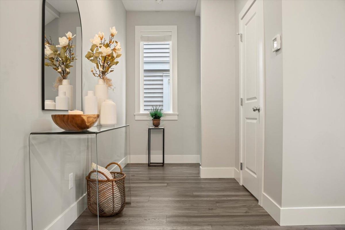 Entry Foyer Photo of 11 4295 Old Clayburn Road, Abbotsford, BC