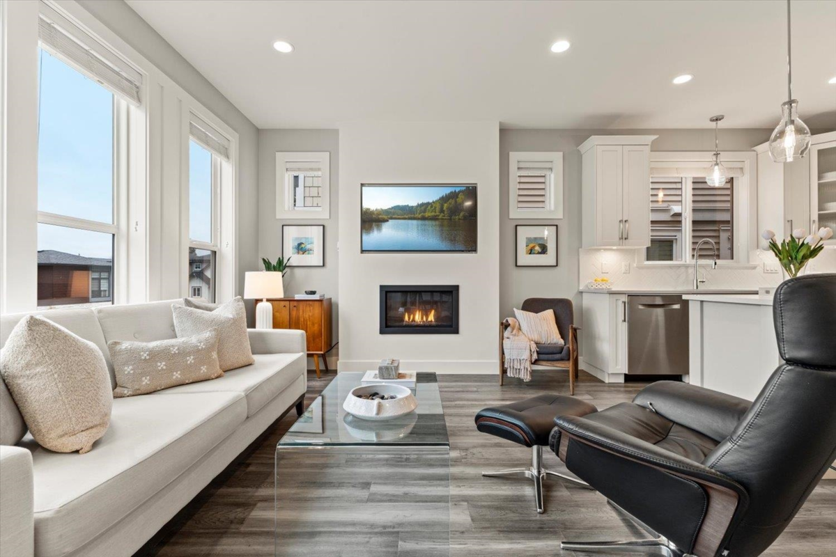 Guest Bathroom Photo of 11 4295 Old Clayburn Road, Abbotsford, BC