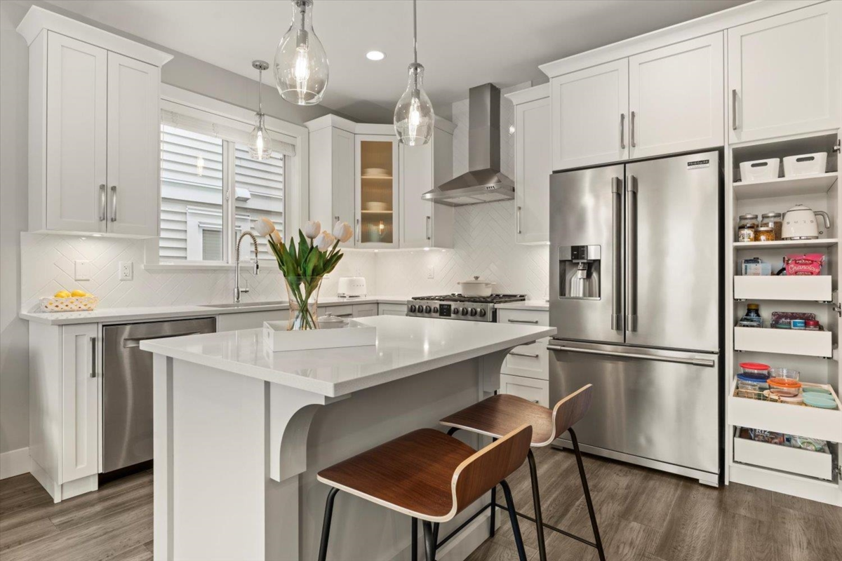 Primary Bathroom Photo of 11 4295 Old Clayburn Road, Abbotsford, BC