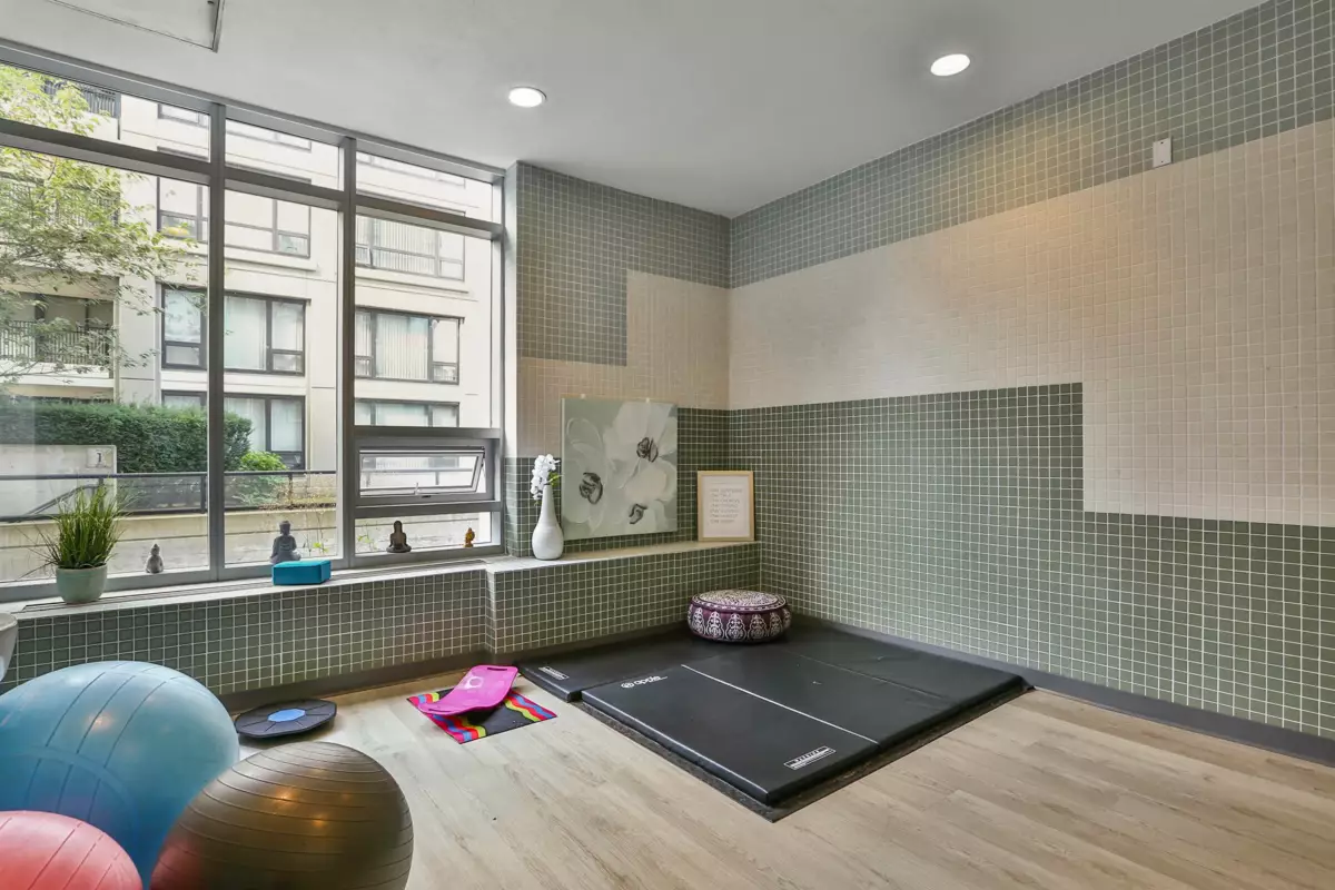 Hallway Photo of 2001 7178 Collier Street, Burnaby, BC