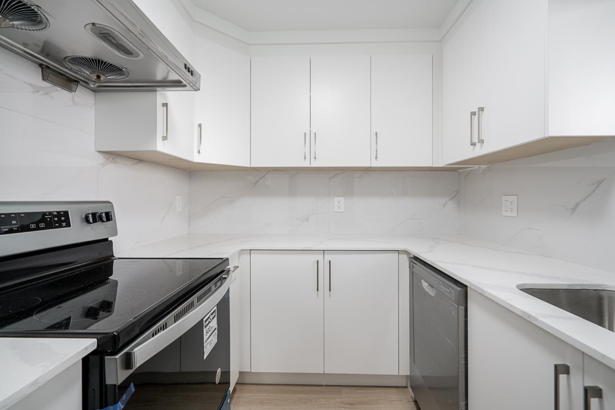 Hallway Photo of 1941 Prairie Avenue, Port Coquitlam, BC