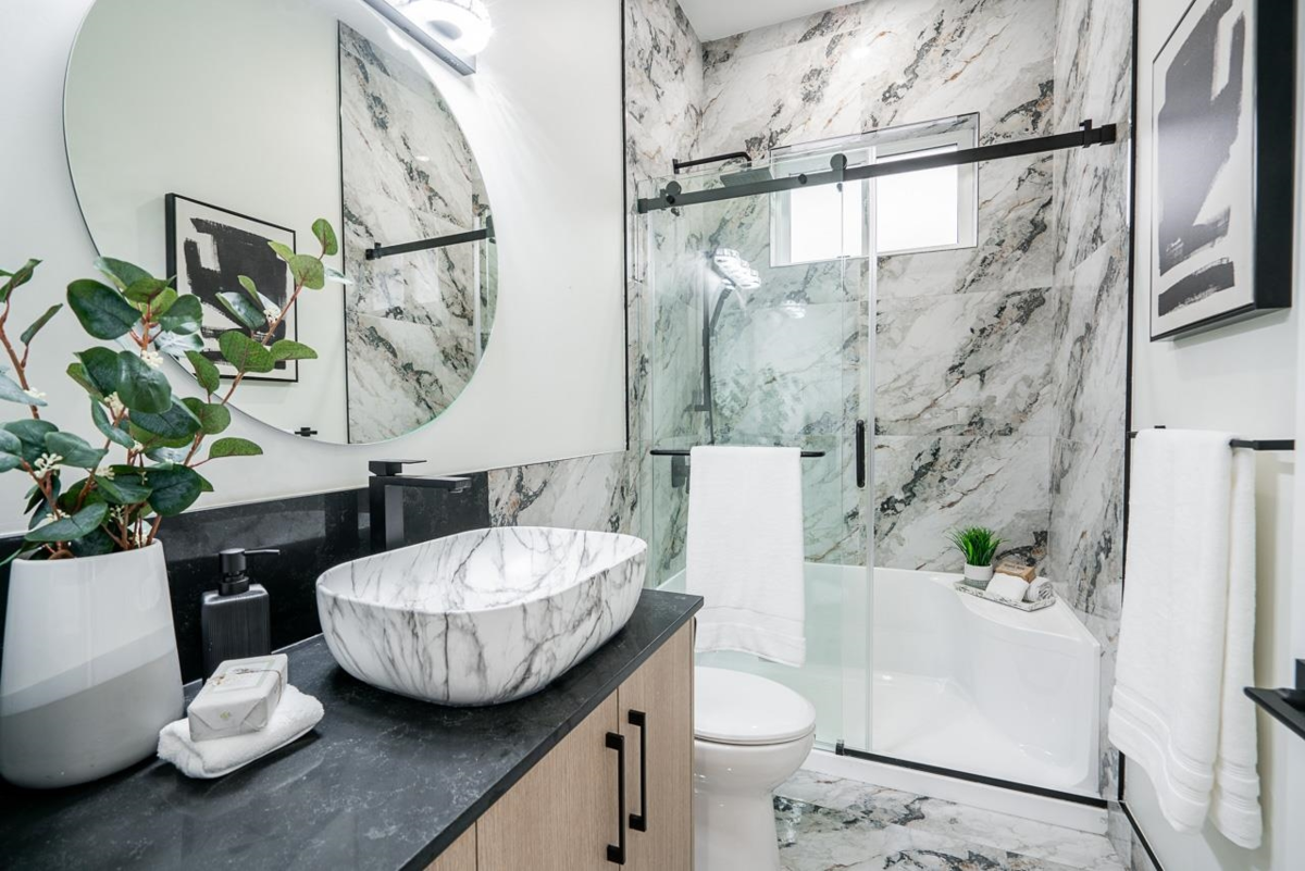 Primary Bathroom Photo of 1941 Prairie Avenue, Port Coquitlam, BC