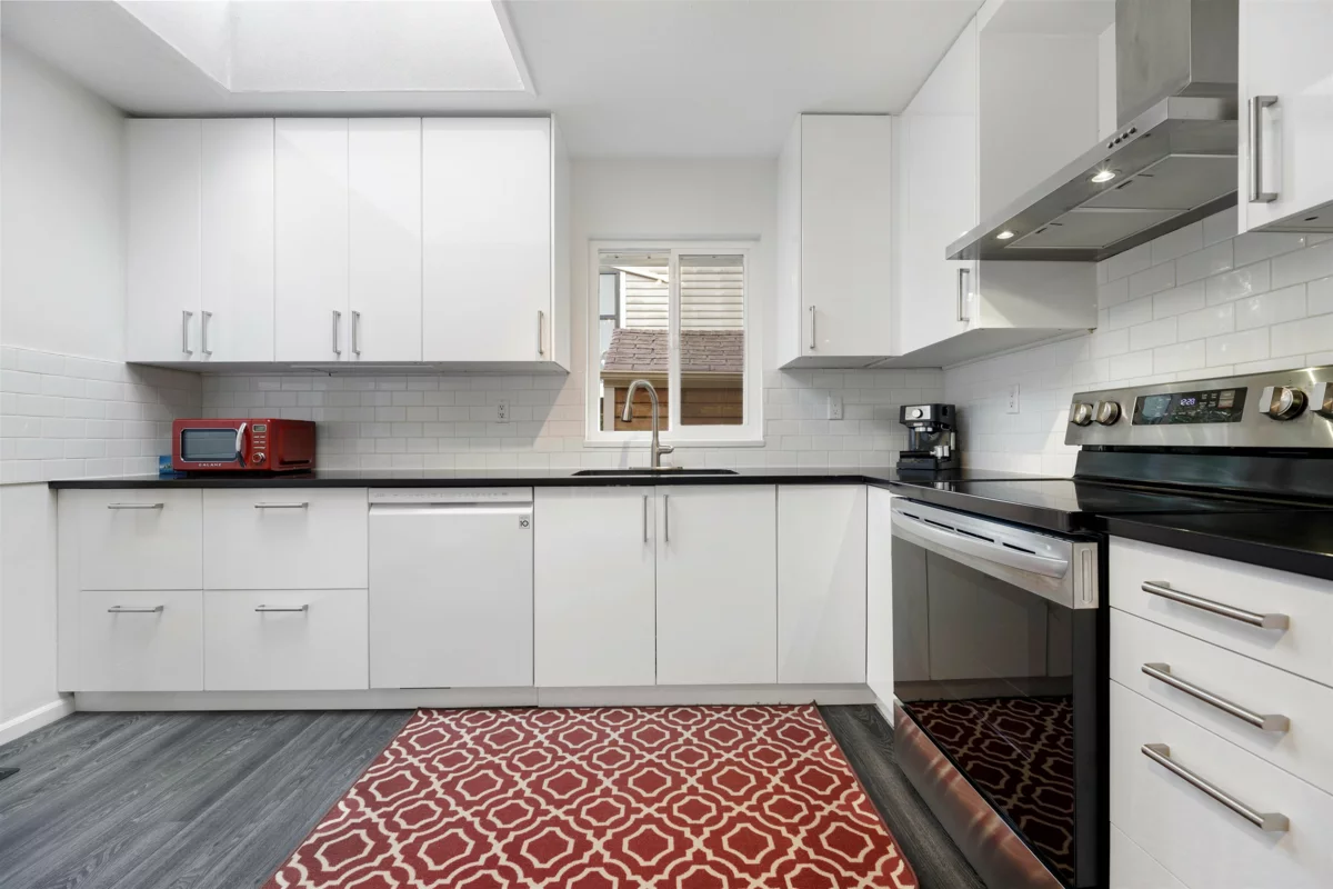 Breakfast Nook Photo of 828 Nicolum Court, North Vancouver, BC