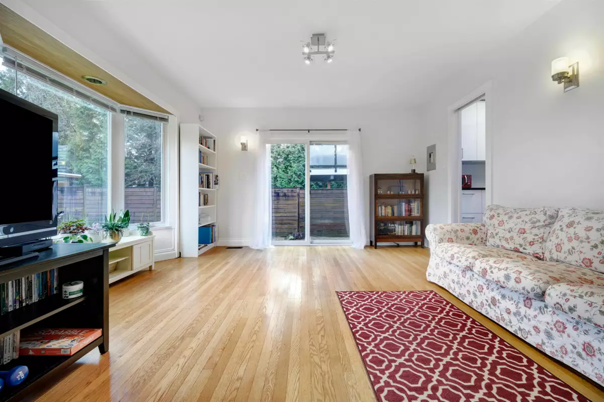 Primary Bathroom Photo of 828 Nicolum Court, North Vancouver, BC