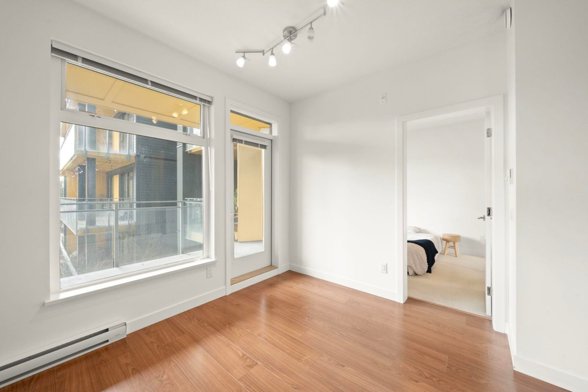Kitchen Island Photo of 320 516 Foster Avenue, Coquitlam, BC