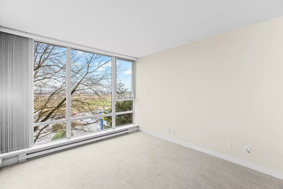 Living Room Photo of 506 9171 Ferndale Road, Richmond, BC