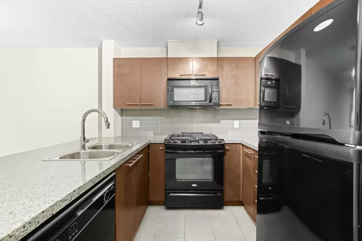 Primary Bathroom Photo of 506 9171 Ferndale Road, Richmond, BC