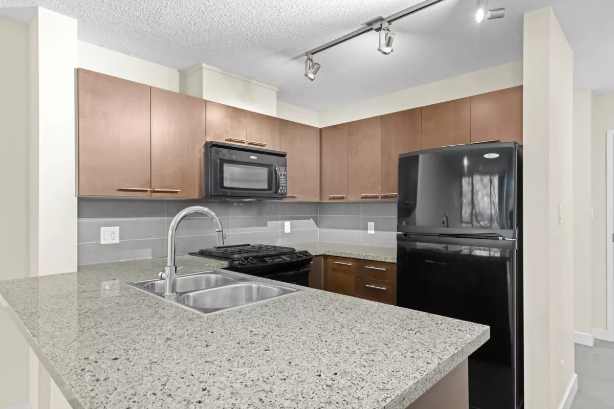 Walk-In Closet Photo of 506 9171 Ferndale Road, Richmond, BC