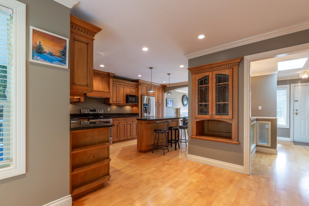 Guest Bathroom Photo of 34813 Chantrell Place, Abbotsford, BC