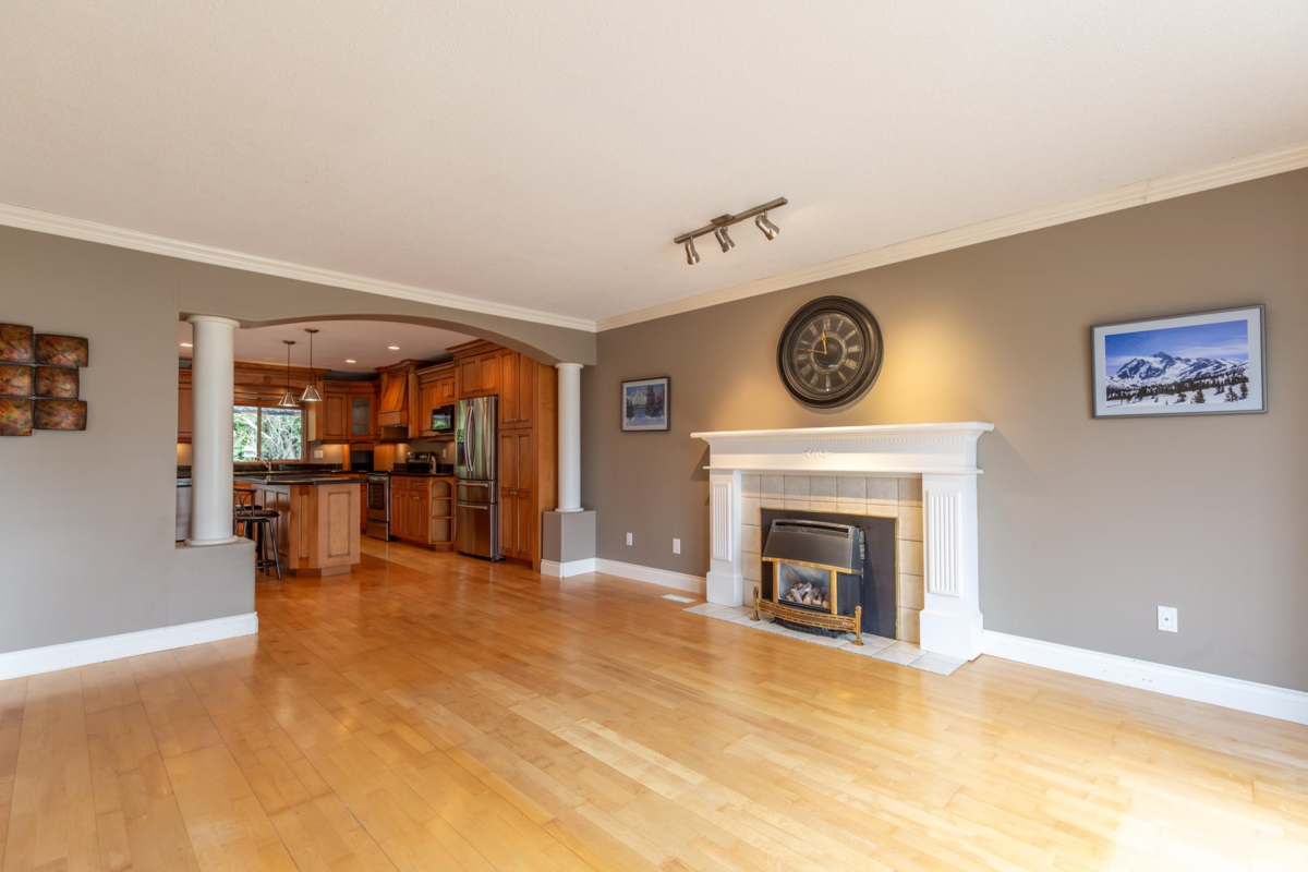 Kitchen Photo of 34813 Chantrell Place, Abbotsford, BC