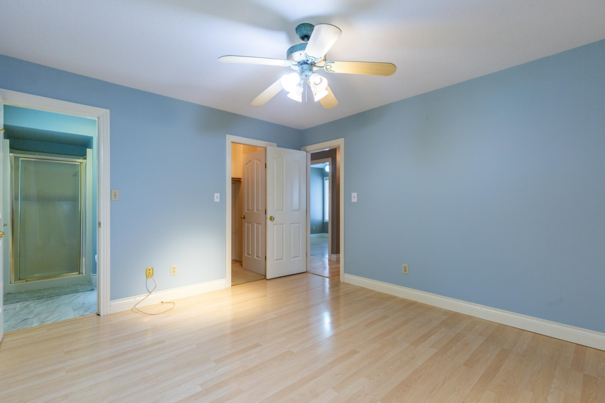 Laundry Room Photo of 34813 Chantrell Place, Abbotsford, BC