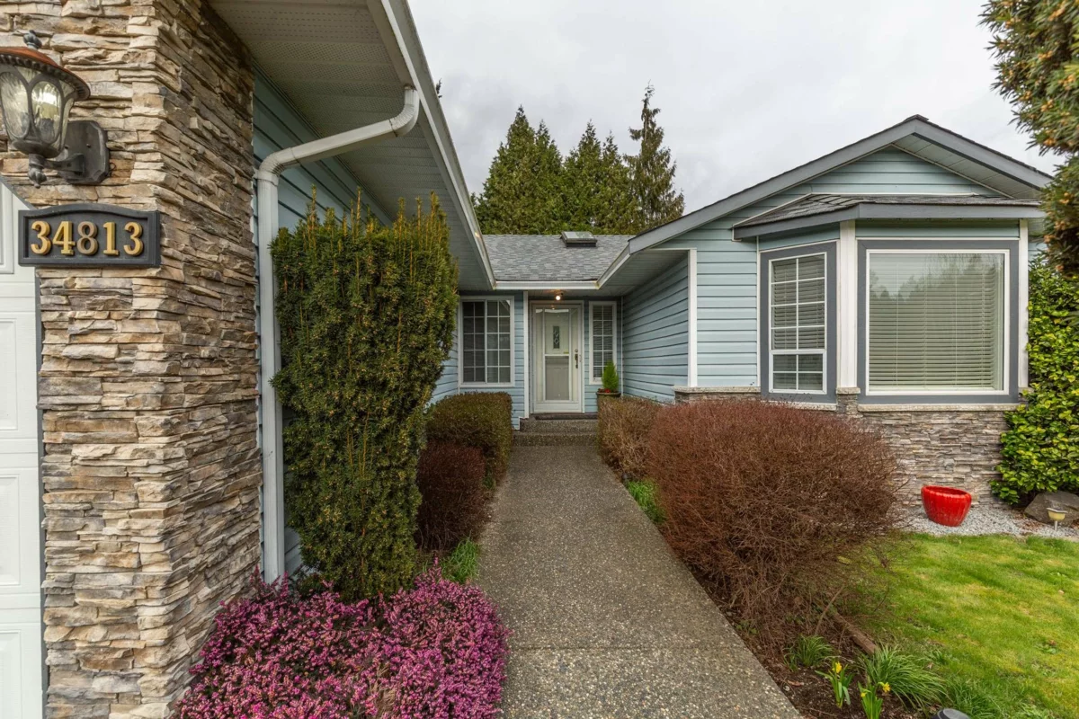 Living Room Photo of 34813 Chantrell Place, Abbotsford, BC