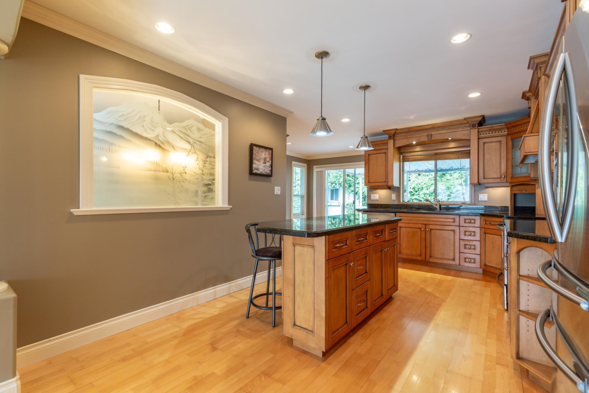 Primary Bathroom Photo of 34813 Chantrell Place, Abbotsford, BC