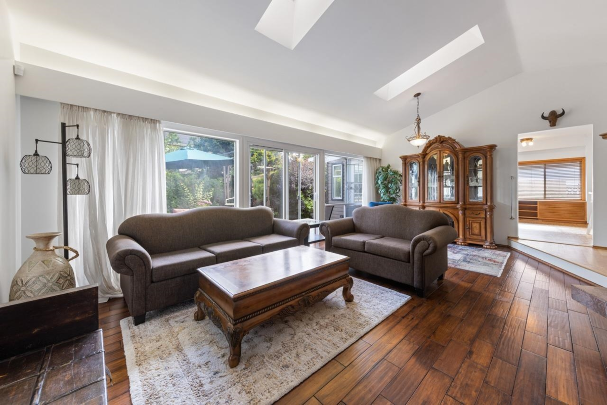 Breakfast Nook Photo of 14098 20 Avenue, Surrey, BC