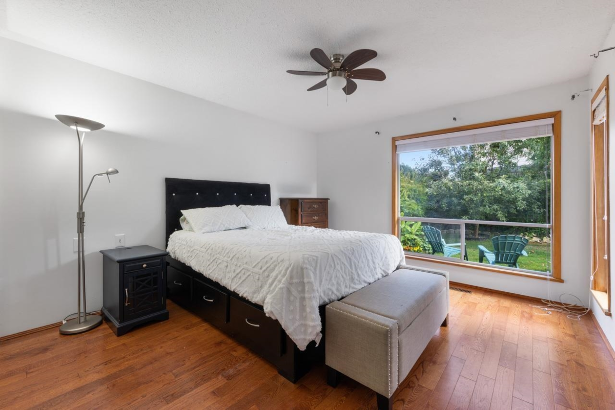 Hallway Photo of 14098 20 Avenue, Surrey, BC