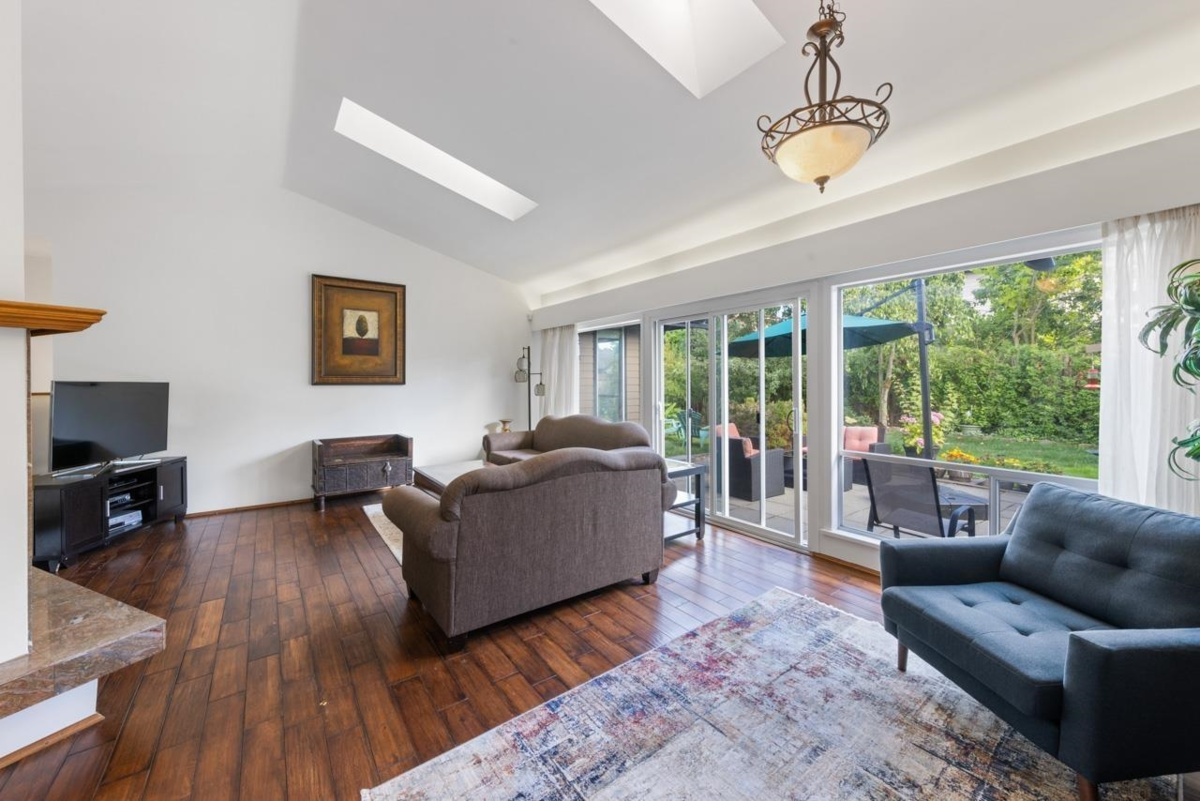 Living Room Photo of 14098 20 Avenue, Surrey, BC