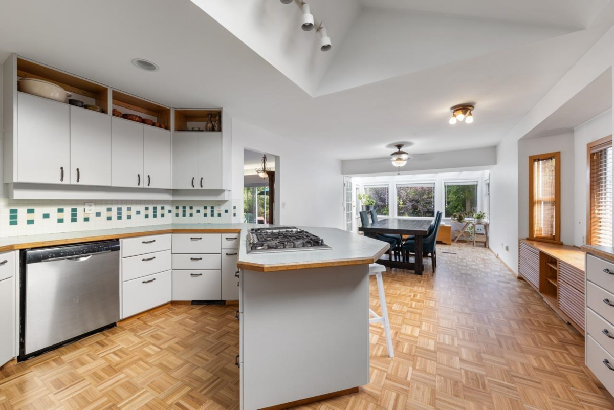 Powder Room Photo of 14098 20 Avenue, Surrey, BC