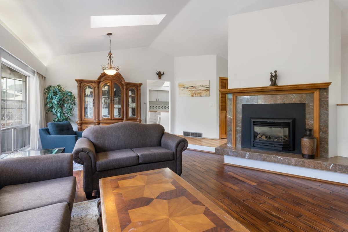 Primary Bathroom Photo of 14098 20 Avenue, Surrey, BC