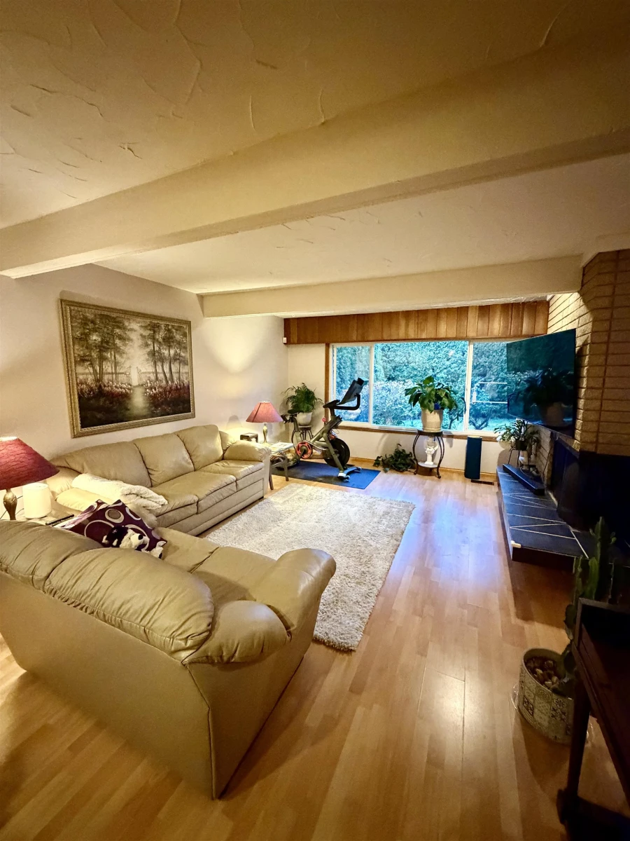 Entry Foyer Photo of 7040 Halifax Street, Burnaby, BC