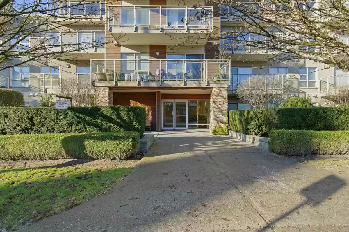 Primary Bathroom Photo of 109 1033 St. Georges Avenue, North Vancouver, BC