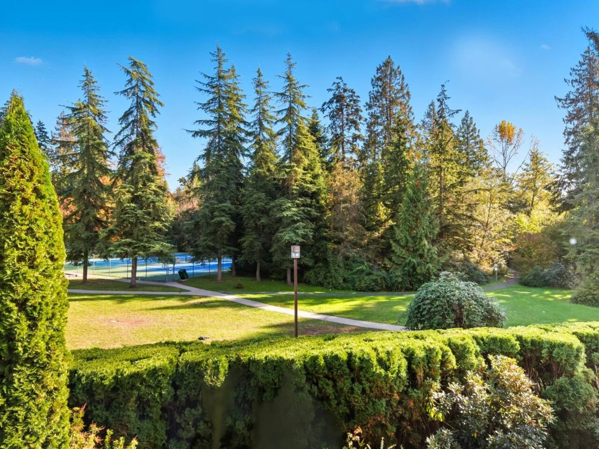 Garden / Landscaping Photo of 3920 Indian River Drive, North Vancouver, BC