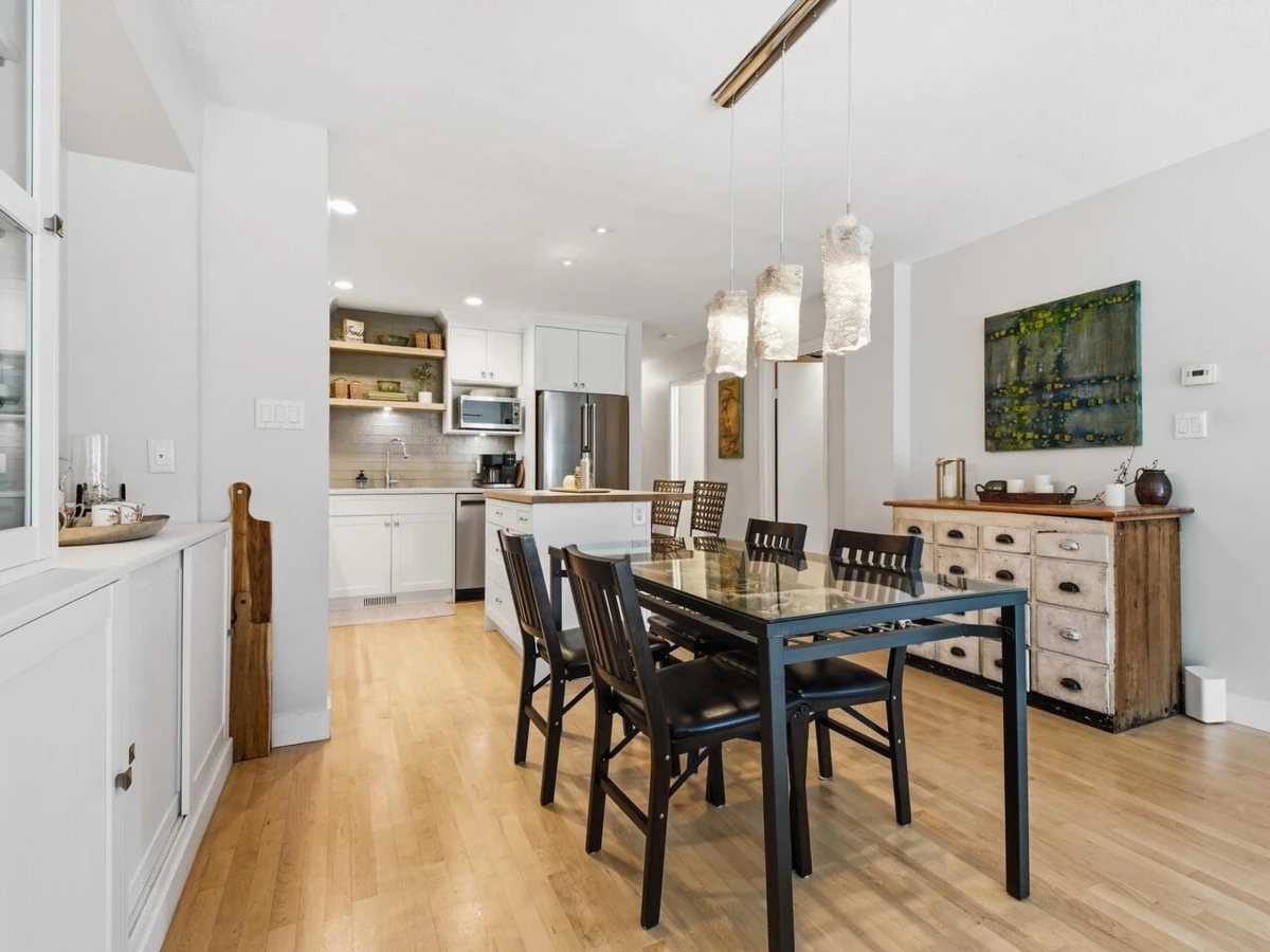 Kitchen Island Photo of 3920 Indian River Drive, North Vancouver, BC