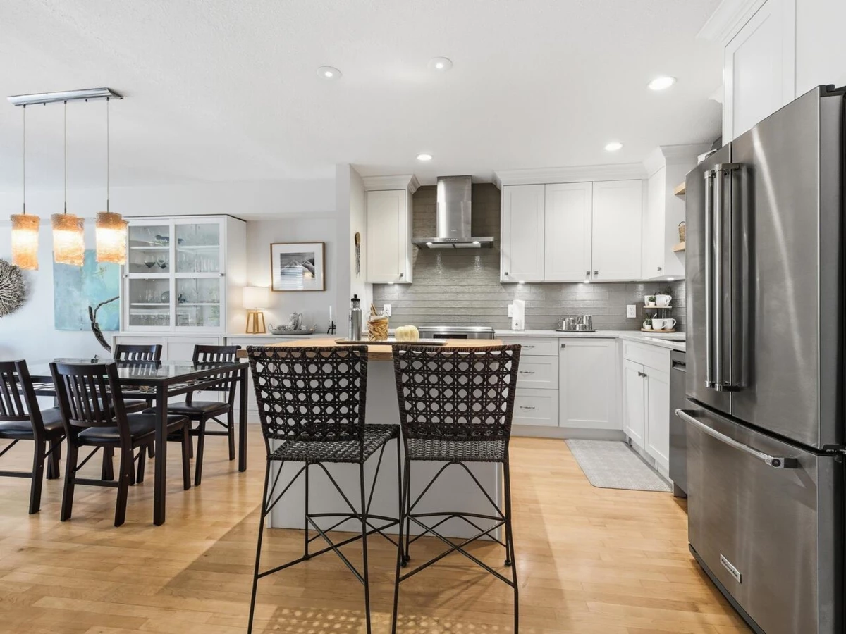 Kitchen Photo of 3920 Indian River Drive, North Vancouver, BC