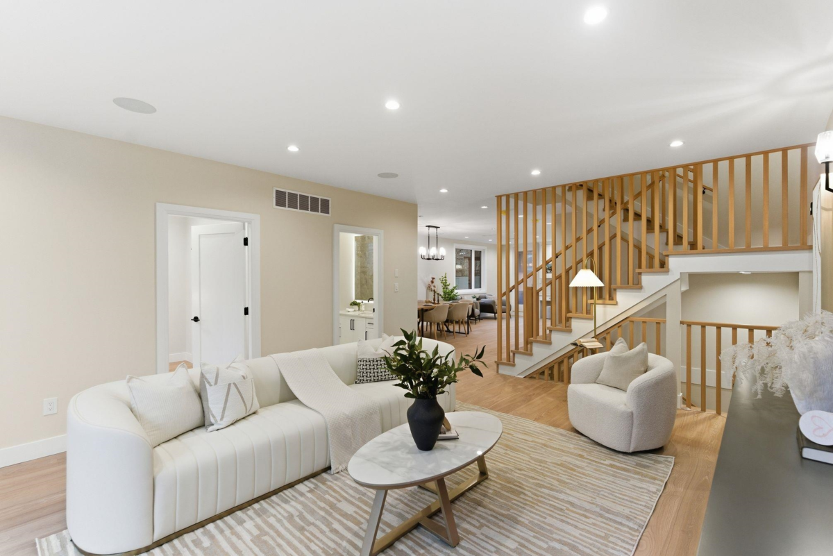 Dining Area Photo of 2 8408 17th Avenue, Burnaby, BC