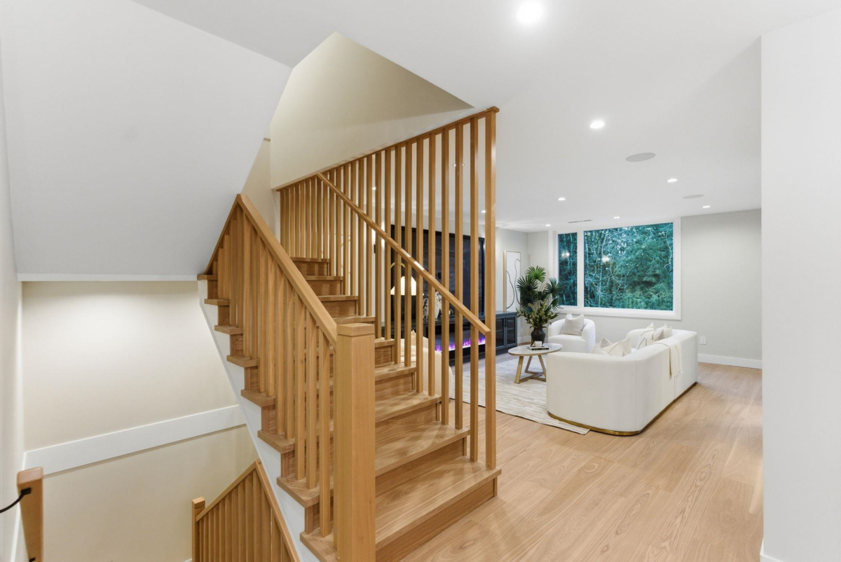 Guest Bathroom Photo of 2 8408 17th Avenue, Burnaby, BC