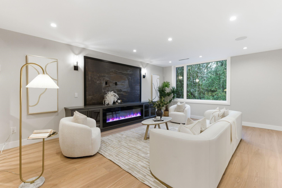 Kitchen Photo of 2 8408 17th Avenue, Burnaby, BC