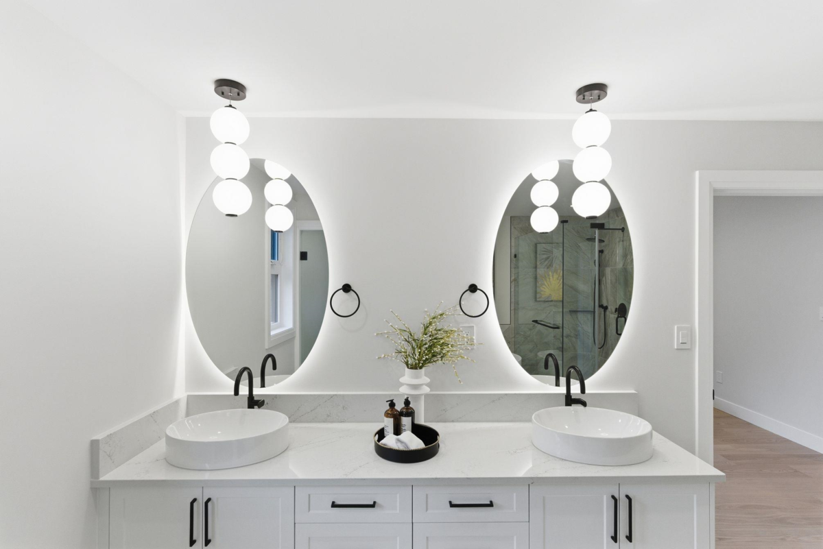 Mudroom Photo of 2 8408 17th Avenue, Burnaby, BC