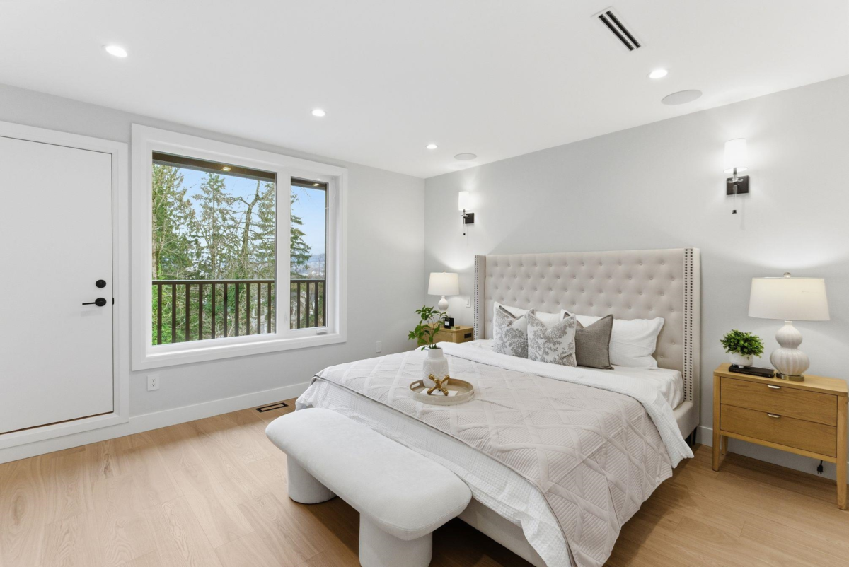 Powder Room Photo of 2 8408 17th Avenue, Burnaby, BC