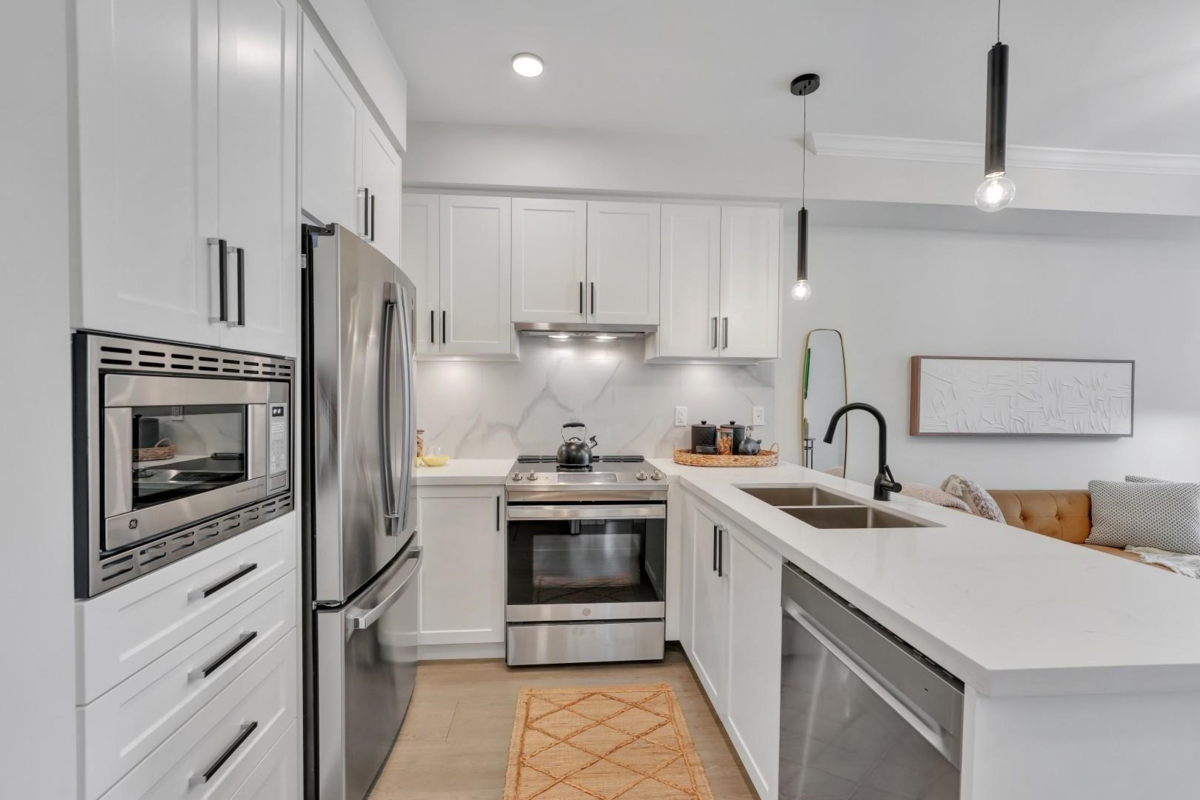 Kitchen Photo of 420 12143 223 Street, Maple Ridge, BC