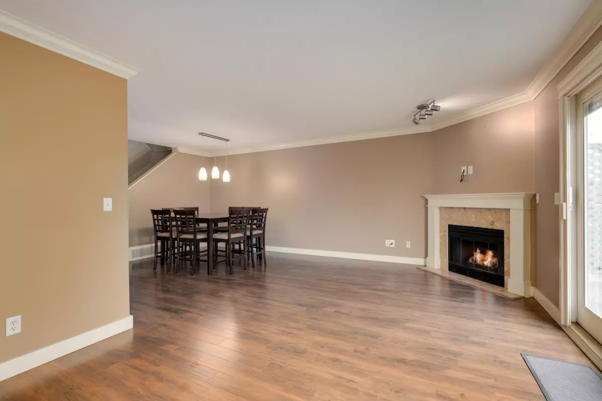 Dining Area Photo of 142 28 Richmond Street, New Westminster, BC