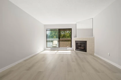 Primary Bathroom Photo of 316 13507 96 Avenue, Surrey, BC