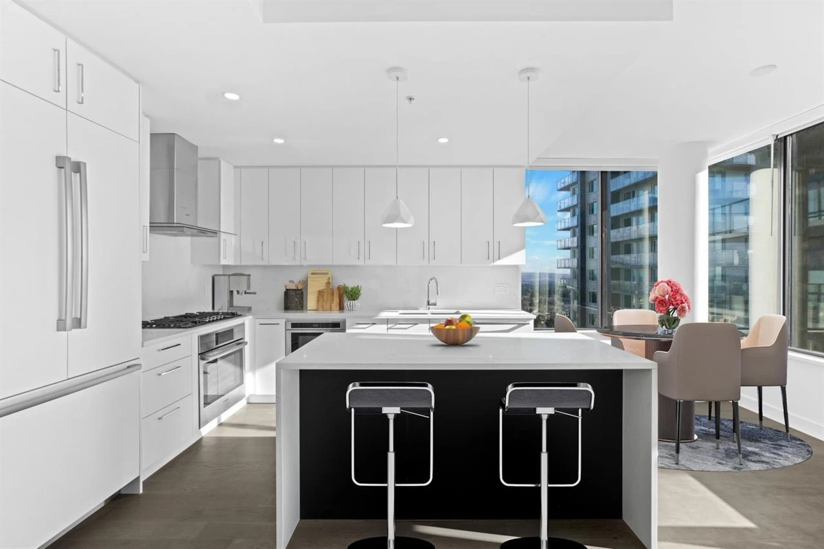 Dining Area Photo of 2304 1588 Johnston Road, White Rock, BC