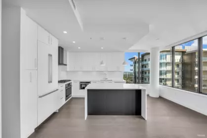 Kitchen Island Photo of 2304 1588 Johnston Road, White Rock, BC