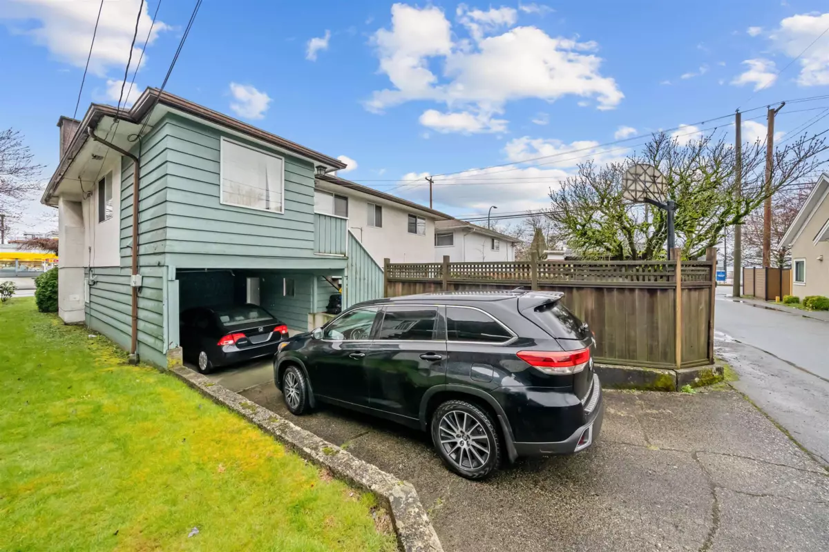 Family Room Photo of 3115 E 49 Avenue, Vancouver, BC