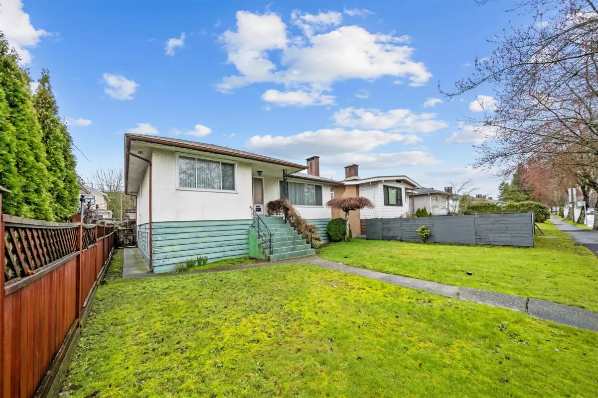 Living Room Photo of 3115 E 49 Avenue, Vancouver, BC