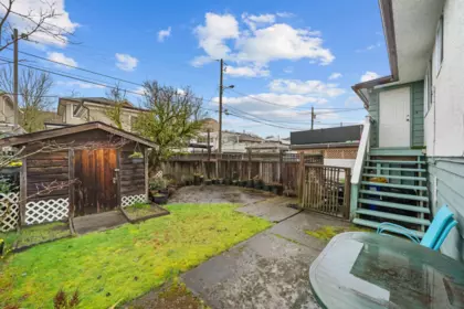 Kitchen Island Photo of 3115 E 49 Avenue, Vancouver, BC