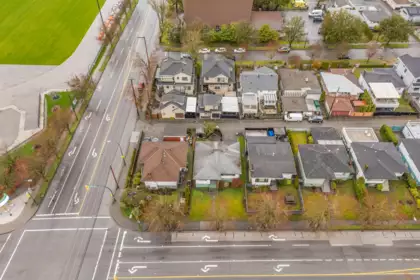 Swimming Pool Photo of 3115 E 49 Avenue, Vancouver, BC