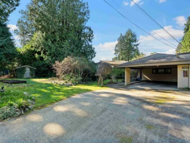 Hallway Photo of 4341 Erwin Drive, West Vancouver, BC